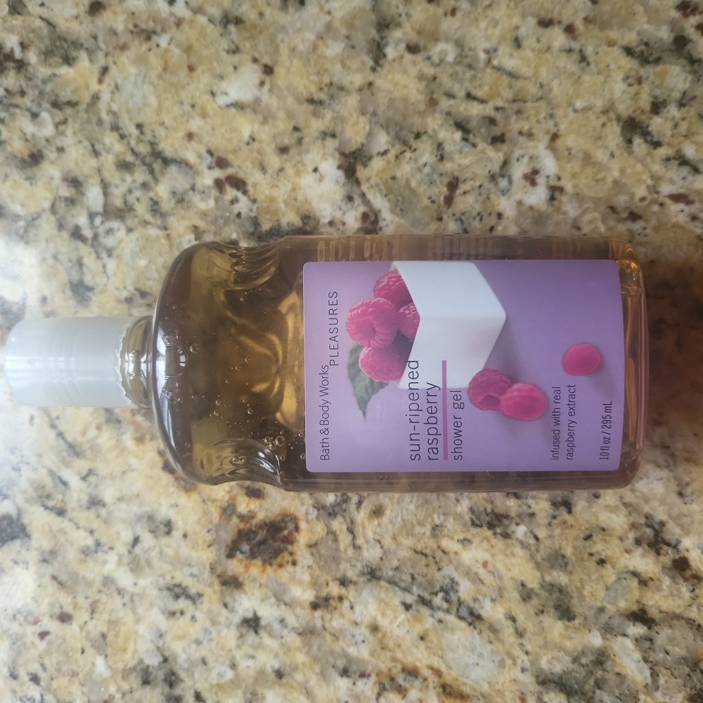 NEW SUN-RIPENED RASPBERRY GEL BATH & BODY WORKS